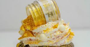 gold edible glitter for cupcake decorations by bakell