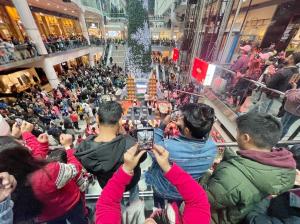 Des foules se rassemblent autour de l'espace événementiel #ShowMeTaiwan.