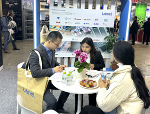 Utmel staff engaging with customers