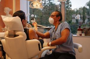 Dr. Anthony Mobasser - Los Angeles Cosmetic Dentist - Veneer Consultation