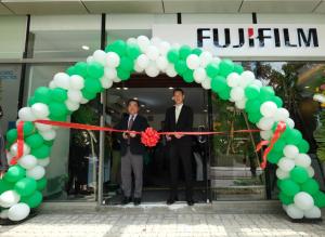 President of FUJIFILM BI PH, Hideaki Kato and President of FUJIFILM PH, Masahiro Uehara officially open the new showroom to the public