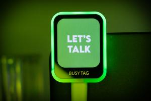 Busy Tag screen with a built-in do not disturb light