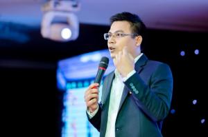 Mr. Tran Quang Hoi - CEO of Viet Nam Kosmos Joint Stock Company shared information at a seminar