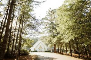 Front view of the chapel and forest at Evergreen Venue in Rainbow City, AL