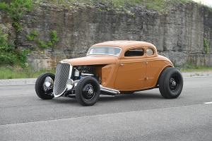 1933 Ford 5-window coupe hot rod