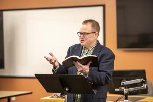 David Ward, director of the Compelling Preaching Initiative, lectures holding Bible