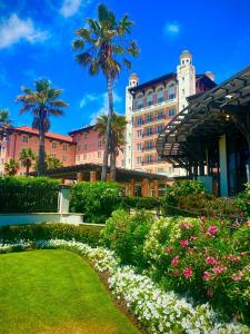 The beautiful Oleander Garden at Grand Galvez will be the site of the 2024 Vow Renewal Ceremony.