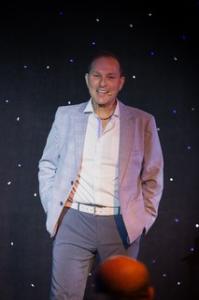 Guy Bavli Performing "Master of the Mind" Live at The Riverside Hotel