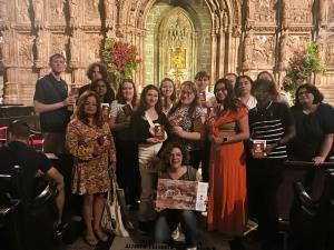 Group of Longwood University alumni in the Chapel of the Holy Chalice of the Cathedral of Valencia on June 25, 2024 with Dr. Rosanna Mestre Pérez.