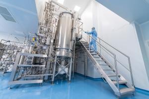 Full view of the 2200 L fermenter in a GMP manufacturing area to produce plasmidDNA biopharmaceuticals.