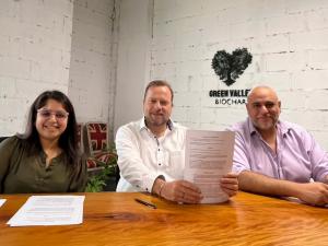 Green Valley Biochar co-founders, Anamika Agarwal and Tolga Soyetkin, flank Thomas Demmel, CEO of Bton Group as they sign the MoU on 10 July 2024