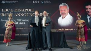Cerimônia de assinatura e foto entre Joe DiNapoli e David Barrett