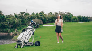 ROBERA debuts an AI Visual Smart Golf Caddy, enhancing convenience of playing golf