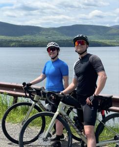 Picture of couple posing with their bikes in front of the Ashokan Reservoir