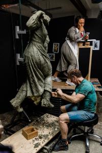 Sabin Howard sculpting Heroic Nurse