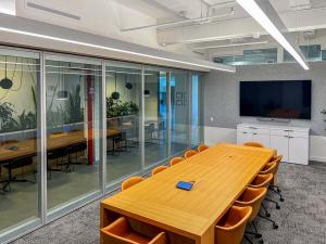 Experience enhanced utility and acoustics with ModernfoldStyles’ Acousti-Clear system at Butterfly Network’s NYC office.