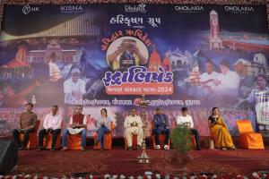 Chief guests with our founders: Mr. Vaibhav Agarwal, Mr. Seth Pal Singh, Mr. Manan Mittal, Ms. Ridhima, Mr. Himmat Dholakia, Mr. Tulsi Dholakia, Mr. Ganesh Thorat, Ms. Kavita Kholiya.