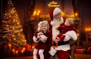 Santa Claus with the participants in his throne room in "North Pole" Example of a green screen photo booth for Christmas around the world