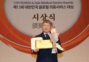 Dr. Choi Jun-young, the director of Cheongdam JY Plastic Surgery and a leader in stem cell-based facial and breast fat grafting