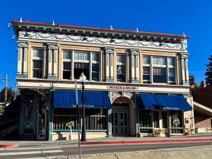 Sunny, outside view of Johnny Nolon's Casino in Cripple Creek, Colorado