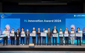 Group photo of the award winners at the H2 Innovation Award ceremony