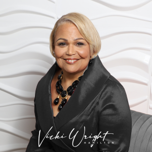 Portrait of Vicki Wright Hamilton: CEO. Strategic Business & Leadership Coach. Speaker. Author