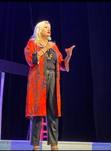 Hazel Ortega giving a powerful talk at Teatro Xola, Mexico City, to a recently liberated population from the Instituto de Reinserción Social. Her focus was on resilience, empowerment, and practical strategies for reintegration into society.