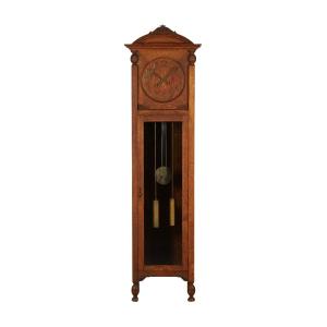 Canadian Pequegnat “Nelson” Hall clock with a quarter cut oak case, made during the Berlin period (1904-1916), considered the rarest of the Pequegnat Hall clocks (est. CA$3,500-$5,000).