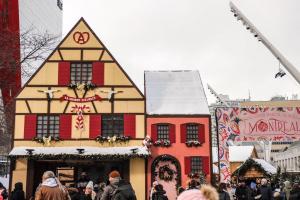 Le décors féérique du Grand Marché de Noël, installé sur la Place des festivals à Montréal