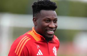 Andre Onana giving thumbs up walking into Old Trafford