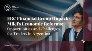 El presidente Javier Milei se sitúa frente a la bandera argentina, símbolo de su liderazgo en el proceso de reformas económicas encaminadas a estabilizar la economía del país - EBC