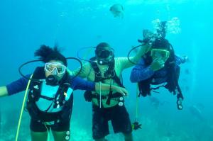 Dive instructor with Kids scuba diving