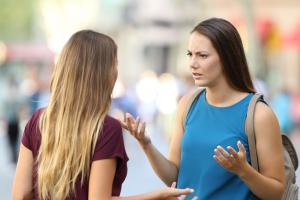 friends talking about how to escape domestic abuse safely