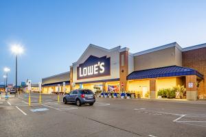 Lowes tenant located in Century Square Shopping Center, West Mifflin, PA