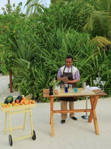 Malithi preparing a signture cocktail at Cinnamon Velifushi Maldives