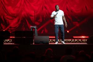 Kevin Hart delivers a dynamic performance during his first live comedy show in Jeddah