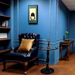 A corner of the office shows a piece of art ( Photo by Stephen CHEN)