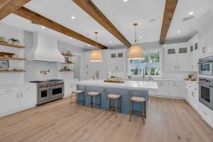 557 Ocean Drive gourmet kitchen, designed by Lisa Saverd DecoLux Designs
