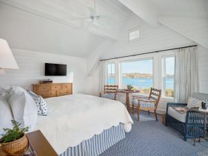 Weekapaug Inn Fenway Suites