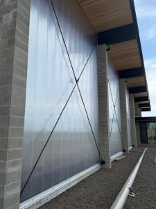 Skyview 40 is a 40MM transparent polycarbonate encapsulated into an aluminum framing system.