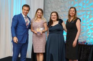 Dr. Isabelle Vladoiu receiving the Wallace Boston Leadership Award bestowed upon in a ceremony by President APUS Nuno Fernandes