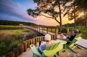 Kingfish Bay offers fabulous amenities including a riverfront park with piers.