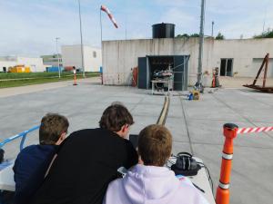 Full test setup of AeroDelft’s hydrogen-electric aircraft powertrain at ground test site, including support equipment and control systems