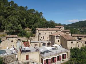 Hamlet for sale in southern France