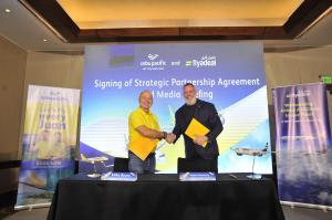flyadeal chief executive officer (CEO) Steven Greenway and Cebu Pacific CEO Mike Szucs