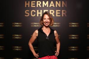 Professional portrait of Gisa Göldner, motivation expert and speaker on modern work culture