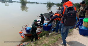 LifeStraw Communities being loaded on a boat in Vietnam