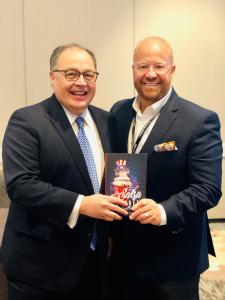 Ramiro Cavazos Presidente la la USHCC y Rafael Marrero, autor de La Salsa Secreta del Tío Sam