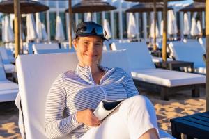 Izabel Coutu walking along the beach, representing the time freedom and location flexibility she’s gained through building a business with Prosperity Of Life.
