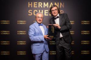 Awared presentation for the winner of the international Speaker Slam in Wiesbaden 7.2025
